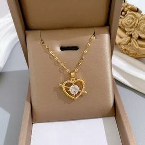 🎀NWT Love Heart Pendant Necklace